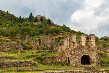 Fototapeta na wymiar Ruins of old byzantine medieval town Mystras, Peloponesse, Greece