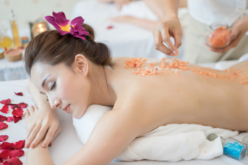 Obraz na płótnie Canvas Wellness - woman getting massage in Spa.
