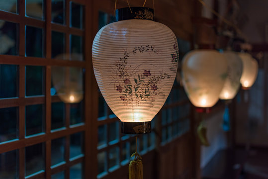 お盆提灯 の画像 813 件の Stock 写真 ベクターおよびビデオ Adobe Stock