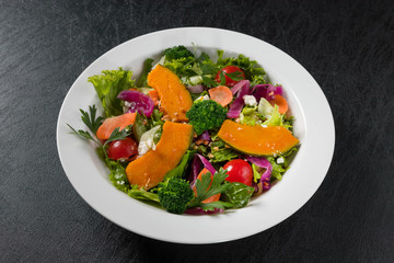 緑黄色野菜のサラダ　Yellow vegetable salad