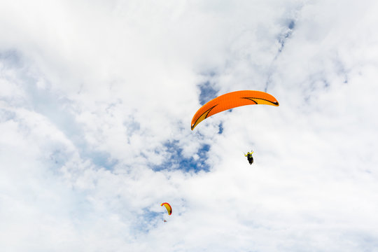 paraplane flying high up