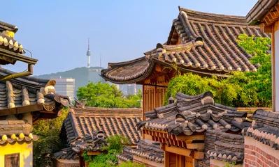 Tuinposter Traditional Korean style architecture at Bukchon Hanok Village in Seoul, South Korea. © fenlio