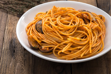 spaghetti shellfish with tomato sauce