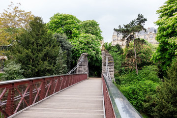 Fototapeta na wymiar Bridge in beautiful spring park
