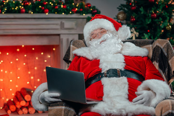 santa claus with laptop