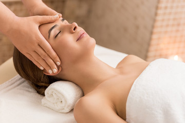 Obraz na płótnie Canvas woman relaxing and having head massage