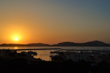 Stadt in Italien bei Sonnenuntergang