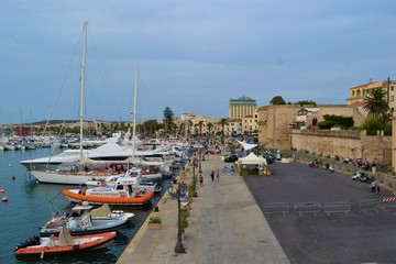 Fototapeta na wymiar Hafen von Alghero