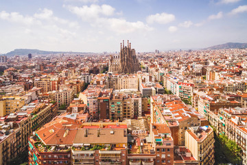 Barcelona stad en La Sagrada Familia kathedraal luchtfoto, Spanje.