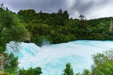 The Huka falls are the largest , fast and powerful waterfalls on the Waikato River , located in Wairakei Park of Taupo , North Island of New Zealand