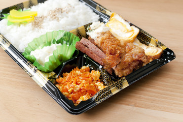 ポークたまご弁当