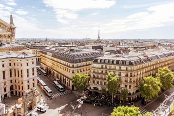 Foto op Plexiglas Stadsgezicht op het operagebouw en de Eiffeltoren tijdens het bewolkte weer in Parijs © rh2010