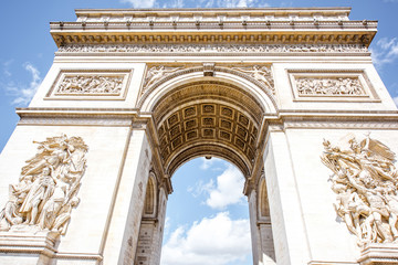 Obraz premium Close-up view on Triumphal arch during the sunny day in Paris