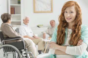 Obraz premium Nurse watch over elderly people