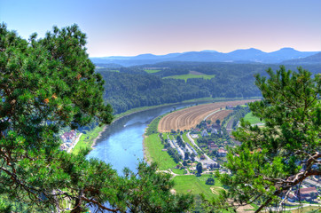 Blick auf das Elbsandsteingebirge in Sachsen Deutschland