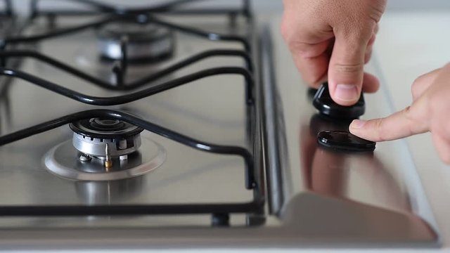 Accensione fornello cucina a gas