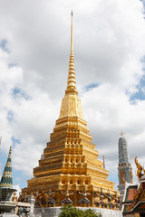 Fototapeta premium The Grand Palace in Bangkok. Phra Borom Maha Ratcha Wang - Thailand. 