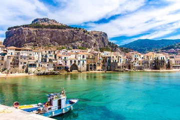 Poster Im Rahmen Blick auf Cefalu, Stadt am Meer in Sizilien, Italien © marcociannarel