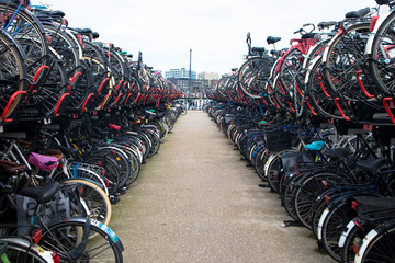 Zweistöckiger Fahrradabstellplatz, Amsterdam