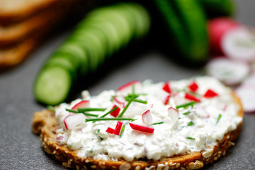 Brot mit Brotaufstrich