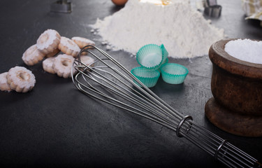 Blender whip and cookies