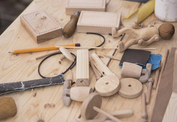 Carpenter tools on the crafting table