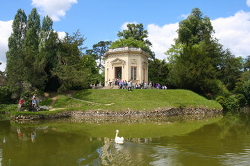 Fototapeta na wymiar On the lake in the Park of Versailles.