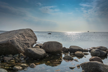 Fototapeta na wymiar The rocky shore of the White sea.