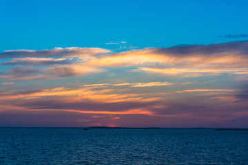Fototapeta premium Beautiful sunset on the White sea.