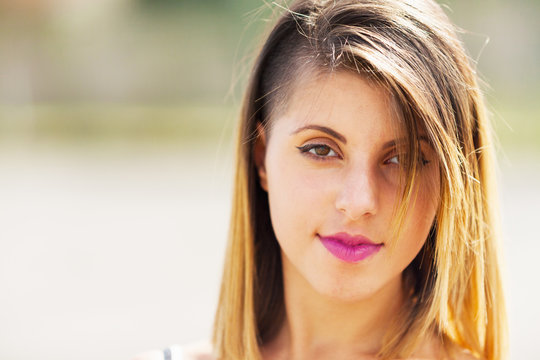Trasgressive hair model, intense look
