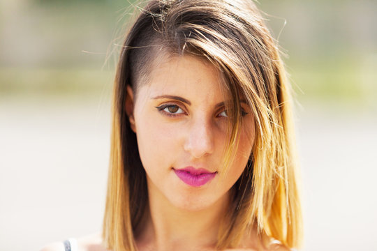 Trasgressive hair model, intense look