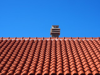 Neues Dach: Dachpfannen, Dachziegel, Dachsanierung in Südeuropa