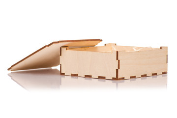 Wooden box with lid isolation