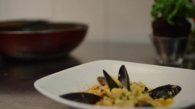 Piatto di pasta con le cozze
