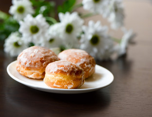 Obraz na płótnie Canvas Homemade donuts with flowers