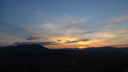 Atardecer en el camino