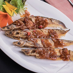 eep fried fish and chili sauce