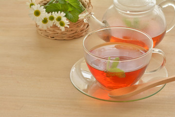 ハーブティー　木目背景
