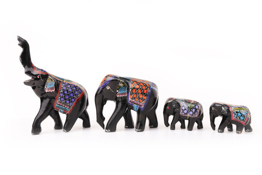 Handemade wooden elephant family  statuette Matte black draw pattern asian