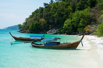 Fototapeta na wymiar Local wooden boat with clear blue sea water in Lipe island, southern of Thailand