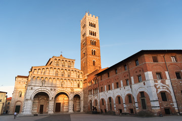 Fototapeta premium Romanesque Facade and bell tower of St. Martin Cathedral in Lucca, Tuscany. It contains most precious relic in Lucca, Holy Face of Lucca (Italian: Volto Santo di Lucca)