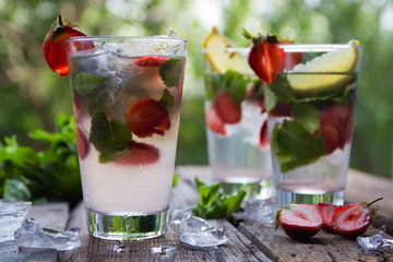 Fresh lemonade with strawbery, mint and ice