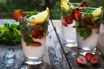 Fresh lemonade with strawbery, mint and ice