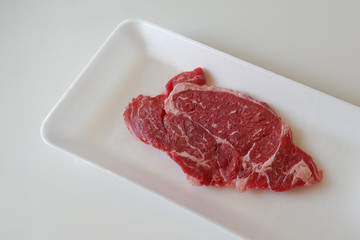 食品トレイの牛肉