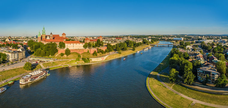 Kraków z lotu ptaka. Krajobraz Krakowa z rzeką Wisłą i zamkiem na Wawelu.  Stock Photo | Adobe Stock
