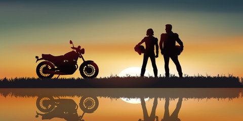 Naklejka premium motocykl - rowerzysta - para - zachód słońca - wolność - krajobraz