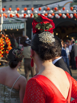 Mujer con peineta en la de Feria de Abril / Woman with comb in the Feria de Abril. Sevilla. Andaluc&iacute;a