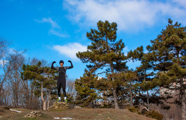 Young sporty man do exercises  in the winter park 