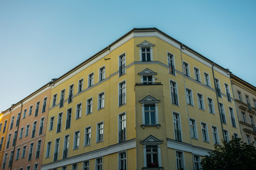 Fototapeta na wymiar yellow corner house at berlin