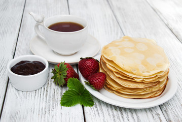 pancakes with strawberries